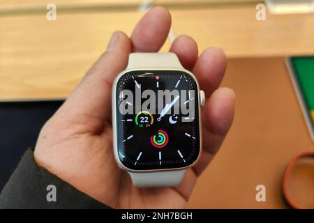 SHANGHAI, CHINA - 21. FEBRUAR 2023 - Apple Uhren werden in einem Apple Store in Shanghai, China, ausgestellt 21. Februar 2023. Im Dezember 2022 wurden die US-amerikanischen Stockfoto