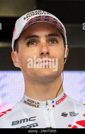 Mandelieu La Napoule, Frankreich. 18. Februar 2023. Franck Bonnamour vom AG2R. Citroën-Team während der Präsentationsrunde gesehen. Die zweite Etappe der Tour des Alpes-maritimes et du Var 2023 beginnt im Mandelieu la Napoule und erreicht Antibes nach 179, 4 km Rennstrecke. Das gelbe Trikot des Leaders nach der ersten Etappe wird von Franzose Kevin Vauquelin (Team ARKEA Samsic) getragen, der Neilson Powless (Team EF Education – EasyPost) um 09 Sekunden voraus ist und Kevin Geniets (Team Groupama-fdj) um 11 Sekunden den dritten Platz belegt. (Foto: Laurent Coust/SOPA Images/Sipa USA) Guthaben: SIPA USA/Alamy Live News Stockfoto