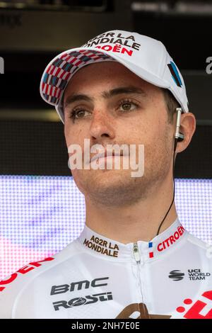 Mandelieu La Napoule, Frankreich. 18. Februar 2023. Franck Bonnamour vom AG2R. Citroën-Team während der Präsentationsrunde gesehen. Die zweite Etappe der Tour des Alpes-maritimes et du Var 2023 beginnt im Mandelieu la Napoule und erreicht Antibes nach 179, 4 km Rennstrecke. Das gelbe Trikot des Leaders nach der ersten Etappe wird von Franzose Kevin Vauquelin (Team ARKEA Samsic) getragen, der Neilson Powless (Team EF Education – EasyPost) um 09 Sekunden voraus ist und Kevin Geniets (Team Groupama-fdj) um 11 Sekunden den dritten Platz belegt. (Foto: Laurent Coust/SOPA Images/Sipa USA) Guthaben: SIPA USA/Alamy Live News Stockfoto