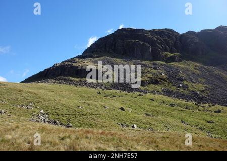 Steigbügel Crag auf „Yewbarrow“ von Near Dore Head in Wasdale, Lake District National Park, Cumbria, England. UK. Stockfoto