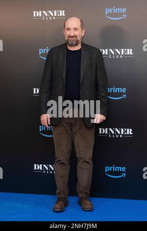 MAILAND, ITALIEN - FEBRUAR 14: Schauspieler Antonio Albanese nimmt am 14. Februar am Fototermin von Amazonas "Dinner Club" Staffel 2 in der Villa Necchi Campiglio Teil. Stockfoto