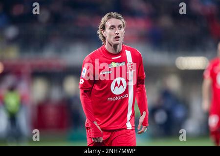 Monza, Italien. 18. Februar 2023. Nicolo Rovella aus Monza hat während des Fußballspiels der 2022-23 Serie A Tim zwischen AC Monza und AC Milan im U-Power Stadium gesehen. Endstand: Monza 0:1 Mailand. Kredit: SOPA Images Limited/Alamy Live News Stockfoto