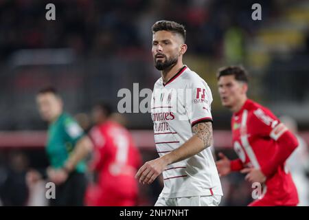 Monza, Italien. 18. Februar 2023. Olivier Giroud aus Mailand sieht während des 2022-23 Serie A Tim Fußballspiels zwischen AC Monza und AC Milan im U-Power Stadium nach. Endstand: Monza 0:1 Mailand. (Foto: Grzegorz Wajda/SOPA Images/Sipa USA) Guthaben: SIPA USA/Alamy Live News Stockfoto