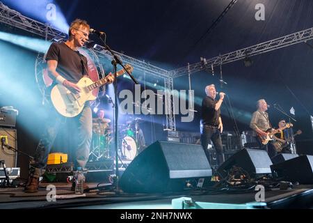 Damian O'Neill of the Undertones tritt beim Wickham Festival in Hampshire, Großbritannien auf. 06. August 2022 Stockfoto