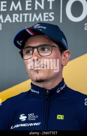 Französischer Fahrer David Gaudu vom Groupama-fdj-Team, gesehen in der Präsentationsrunde vor Beginn der zweiten Phase der Tour des Alpes-maritimes et du Var 2023. Die zweite Etappe der Tour des Alpes-maritimes et du Var 2023 beginnt im Mandelieu la Napoule und erreicht Antibes nach 179, 4 km Rennstrecke. Das gelbe Trikot des Leaders nach der ersten Etappe wird von Franzose Kevin Vauquelin (Team ARKEA Samsic) getragen, der Neilson Powless (Team EF Education – EasyPost) um 09 Sekunden voraus ist und Kevin Geniets (Team Groupama-fdj) um 11 Sekunden den dritten Platz belegt. Stockfoto