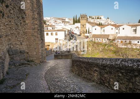 Ronda Spain, Puente Viejo oder Alte Brücke in Barrio de Padre Jesús, Ronda, Andalusien, Spanien. Stockfoto