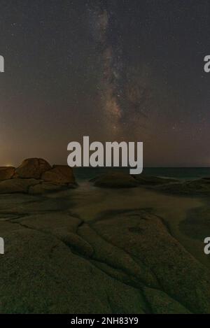 Nachtblick mit Milchstraße von Agia Anna Beach, Naxos Stockfoto