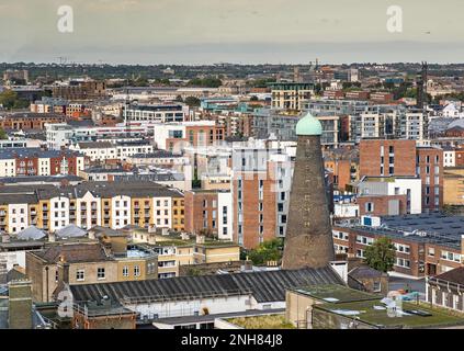 Skyline. Auf der rechten Seite der St. Patrick's Tower, Dublin, Irland Stockfoto