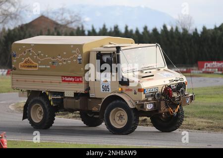 KOCAELI, TÜRKEI - 26. DEZEMBER 2021: Unimog-Performance während der türkischen Rallycross-Meisterschaft. Stockfoto