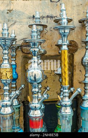 Hookah im Souvenirladen auf dem ägyptischen Markt. Stockfoto