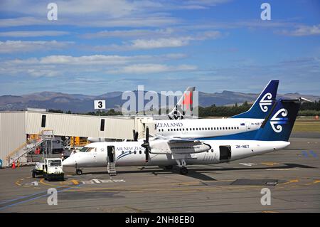 Air NZ Aircraft De Havilland Canada Dash 8-300 auf Asphalt, Inlandsterminal, Christchurch Airport, Christchurch, Canterbury, Neuseeland Stockfoto