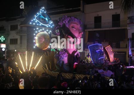 19. Februar 2023, Saviano, Kampanien/Neapel, Italien: Karneval der Provinz Saviano in Neapel. (Kreditbild: © Salvatore Esposito/Pacific Press via ZUMA Press Wire) NUR REDAKTIONELLE VERWENDUNG! Nicht für den kommerziellen GEBRAUCH! Stockfoto