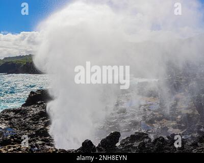 Das Nakalele Blow Hole am Nakalele Point, Maui, Hawaii, USA Stockfoto