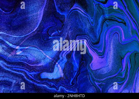 Abstrakter flüssiger Kunsthintergrund dunkelblau, violett. Flüssiger Marmor. Acrylmalerei auf Leinwand mit Farbverlauf. Kopierraum für Text, Design-Kunstwerke. Stockfoto
