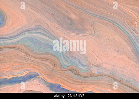 Abstrakte flüssige Kunst Hintergrund hellbeige und blaue Farben. Flüssiger Marmor. Acrylmalerei auf Leinwand mit Farbverlauf. Kopierraum für Text, Design Art AA Stockfoto