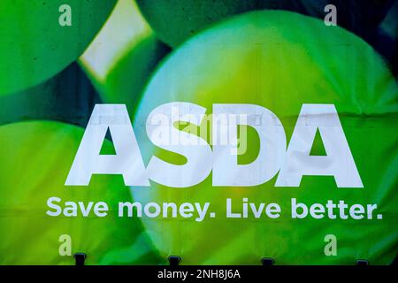 Nahaufnahme von Asda Shop Schild UK Stockfoto