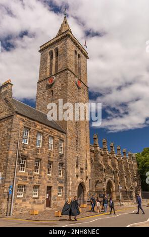 ST. ANDREWS, SCHOTTLAND, EUROPA - Uhrenturm, St. Salvator's Chapel, St. Andrews University. Stockfoto