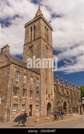 ST. ANDREWS, SCHOTTLAND, EUROPA - Uhrenturm, St. Salvator's Chapel, St. Andrews University. Stockfoto