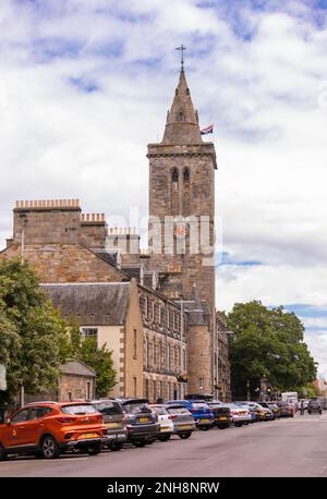 ST. ANDREWS, SCHOTTLAND, EUROPA - Uhrenturm, St. Salvator's Chapel, St. Andrews University. Stockfoto