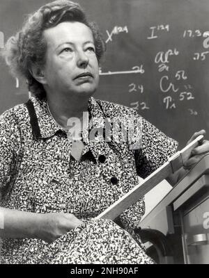 Maria Goeppert-Mayer (1906-1972), in Deutschland geborene amerikanische Theoretische Physikerin und Nobelpreisträgerin für Physik, die das Nuklear-Shell-Modell des Atomkerns vorschlägt. Sie war die zweite Frau, die nach Marie Curie den Nobelpreis für Physik gewann. Stockfoto