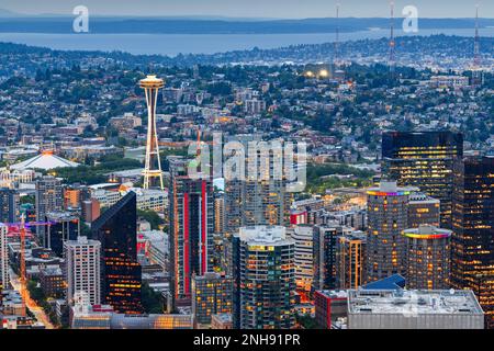 Seattle, Washington, USA Downtown Skyline in der Dämmerung. Stockfoto