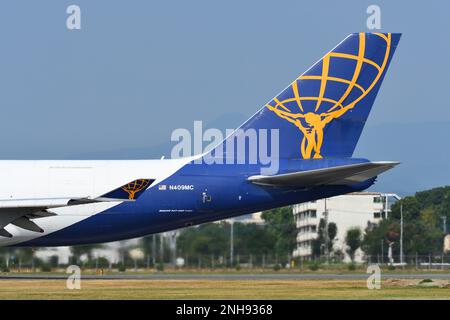 Tokio, Japan - 22. Juli 2018: Atlas Air Boeing B747-400F (N409MC) Vertikale Finne. Stockfoto