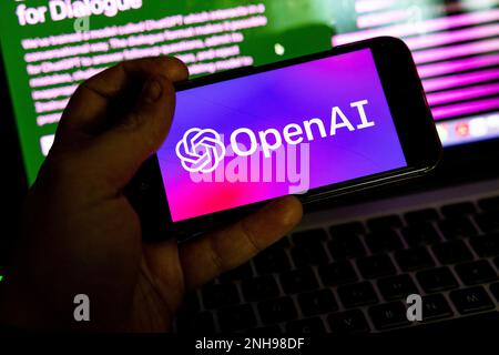 Italien. 21. Februar 2023. Das OpenAI-Logo auf dem Bildschirm eines Mobiltelefons ist in diesem Abbildungsfoto zu sehen, das am 21 2023. Februar in Mailand (Italien) aufgenommen wurde (Foto: Mairo Cinquetti/Sipa USA) Guthaben: SIPA USA/Alamy Live News Stockfoto