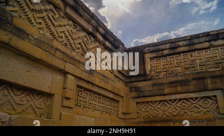 Aus Stein gemeißeltes Gebäude Stockfoto