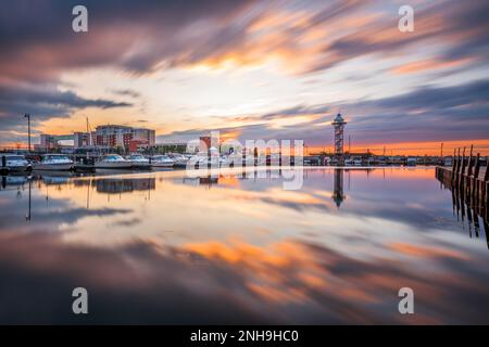 Erie, Pennsylvania, USA Skyline und Tower in der Dämmerung. Stockfoto