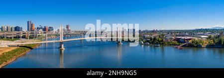 Portland, Oregon, USA, Panoramablick über die Skyline des Willamette River. Stockfoto