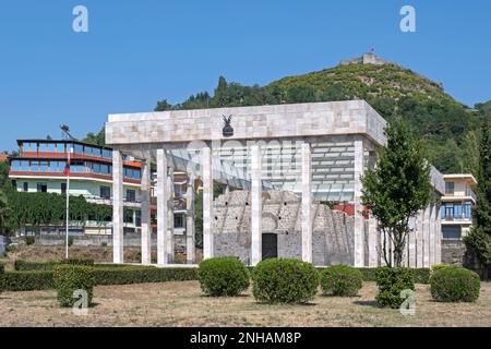 Mausoleum / Denkmal für Skanderbeg, albanischer feudalord und oberster Militärbefehlshaber der Liga von Lezhë und Schloss Lezhe auf dem Hügel, Albanien Stockfoto