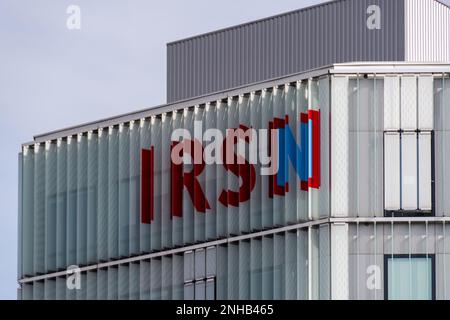 Neben dem Institut für Strahlenschutz und nukleare Sicherheit (IRSN), einem öffentlichen französischen Institut für nukleare und radiologische Risiken, unterzeichnen Stockfoto