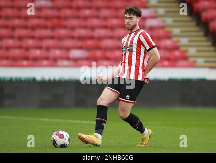 Sheffield, England, 20. Februar 2023. Connor Barrett aus Sheffield Utd während des Spiels der Professional Development League in Bramall Lane, Sheffield. Das Bild sollte lauten: Simon Bellis/Sportimage Stockfoto