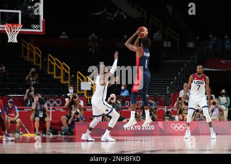 7. AUGUST 2021: Frank Ntilikina von Frankreich im Goldmedaillenspiel für Herren bei den Olympischen Spielen 2020 in Tokio (Foto: Mickael Chavet/RX) Stockfoto