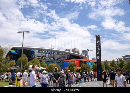 Melbourne, Australien - 16. Januar 2023 : Fans außerhalb der Rod Laver Arena am Eröffnungstag der Australian Open 2023. Stockfoto