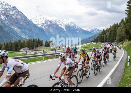 Schweiz, Giro D'italia 2021, Stage Verbania-valle Spluga-alpe Motta, San Bernardino Pass, The Group Stockfoto