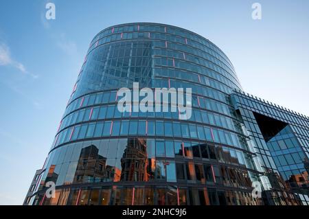Rundes Glasgebäude in Bruxelles, Belgien Stockfoto