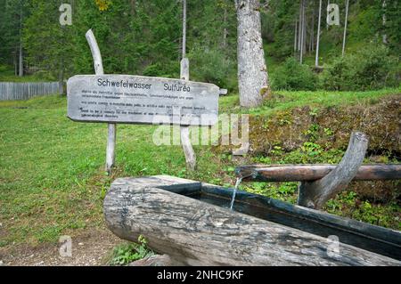 Schwefelwasser in Bagni di San Candido (ehemalige Thermalbäder), San Candido (Innichen), Trentino-Südtirol, Italien Stockfoto