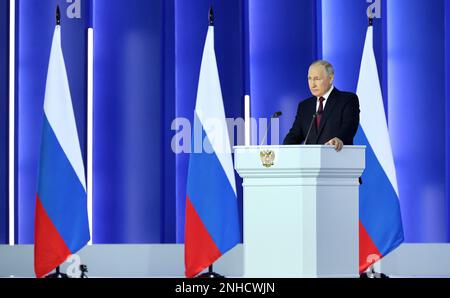 Moskau, Russische Föderation. 21. Februar 2023. Der russische Präsident Wladimir Putin hält am 21. Februar 2023 im Moskauer Konferenzzentrum Gostiny Dvor in Russland seine jährliche Rede zur Lage der Nation. Foto: Kremlin Pool/UPI Credit: UPI/Alamy Live News Stockfoto