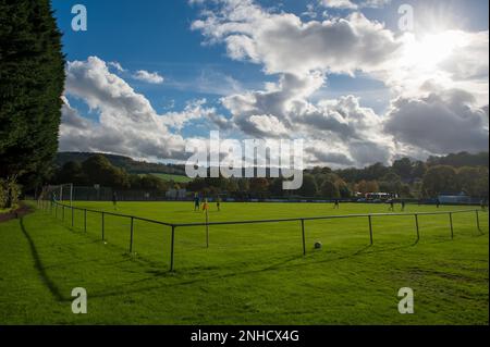 Monmouth, Wales, 30. Oktober 2021. Ardal Leagues im Südosten der USA treffen sich zwischen Monmouth Town und Rhayader Town. Kredit: Will Cheshire Stockfoto