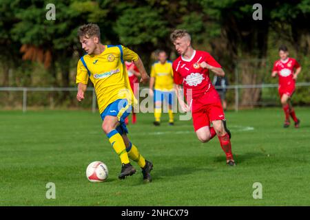 Monmouth, Wales, 30. Oktober 2021. Ardal Leagues im Südosten der USA treffen sich zwischen Monmouth Town und Rhayader Town. Kredit: Will Cheshire Stockfoto