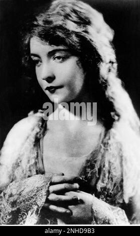 Ca. 1923 : Die Stummfilmdarstellerin LILLIAN GISH ( Sprigfield , Ohio 1893 - New York 1993 ), Metro Goldwyn Mayer Produktionen - KINO MUTO - FILM - MGM - pizzo - Spitze --- Archivio GBB Stockfoto