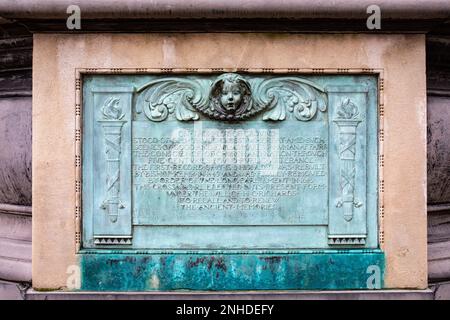 Plakette am Paul's Cross im Hof der St Paul's Cathedral in London, England Stockfoto