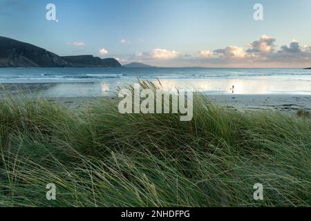 Kielstrand und Minaun-Klippen auf Achill Island auf dem Wild Atlantic Way in der Grafschaft Mayo in Irland Stockfoto