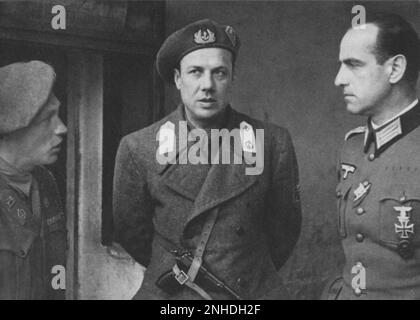 1944 , april , Anzio , Italien : der Prinz JUNIO VALERIO BORGHESE ( Roma 1906 - Càdice , Spagna 1974 ) mit dem Comandant Bardelli von Battaglione BARBARIGO ( links ) Und der nazi-Kommandeur VON SCHELLERER vom 175. Deutschen Fanterie - FASCHISMUS - FASCHIST - FASCHIST - FASCHISMUS - Weltkriegs 2. - SECONDA GUERRA MONDIALE - X MAS - paracadutisti - parà - marò - REPUBBLICA SOCIALE di Salò - nobiltà italiana - nobili italiani - Adel - DECIMA MAS - Militäruniform - Uniforme divisa militare --- Archivio GBB Stockfoto