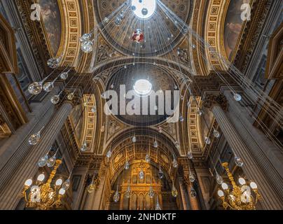 Paris, Frankreich - 02 21 2023: Blick in die Madeleine-Kirche Stockfoto