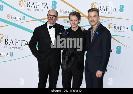 EE British Academy Film Awards 2023 – Ankunft – London Edward Berger, Felix Kammerer, Albrecht Schuch, nimmt an den British Academy Film Awards 76. Teil Stockfoto