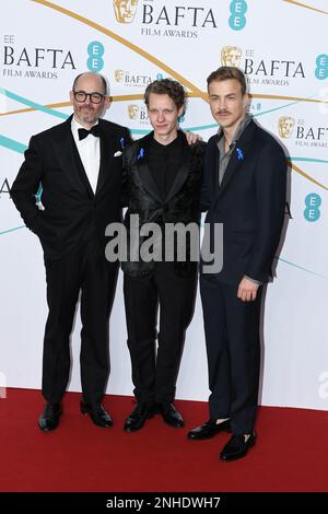 EE British Academy Film Awards 2023 – Ankunft – London Edward Berger, Felix Kammerer, Albrecht Schuch, nimmt an den British Academy Film Awards 76. Teil Stockfoto