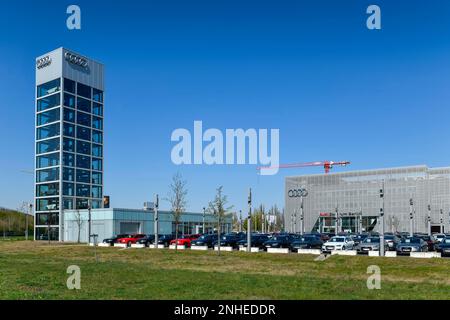 Audi Center, Rudower Chaussee, Adlershof, Treptow-Koepenick, Berlin, Deutschland Stockfoto