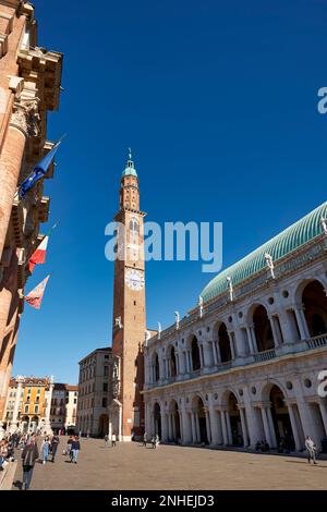 Vicenza, Veneto, Italien. Die Basilika Palladiana ist ein Renaissance-Gebäude an der zentralen Piazza dei Signori in Vicenza. Die Loggia zeigt einen der Stockfoto